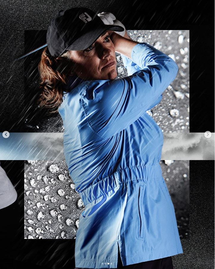 Áo mựa chơi golf có chất liệu chống nước tốt