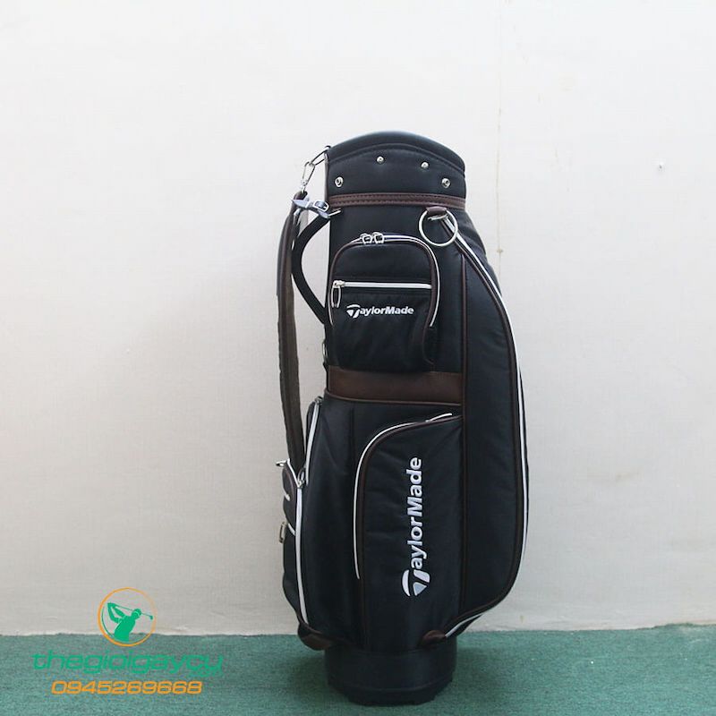 Túi gậy golf Taylormade được nhiều người chơi yêu thích bởi trọng lượng nhẹ nhàng, tiện di chuyển và độ bền