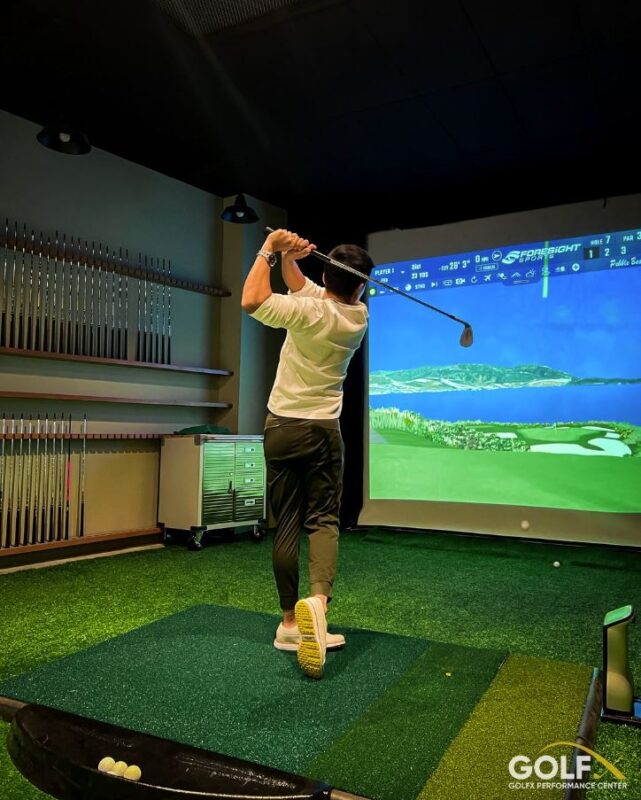 Sân golf trong nhà là phiên bản thu nhỏ của sân golf ngoài trời